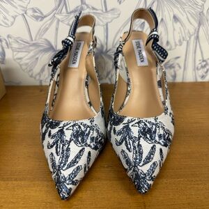 Steve Madden Women's Blue and White Heels - Bri Floral